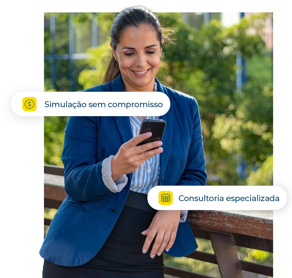 Consultora da Exclusiva sorrindo, transmitindo confiança para o preenchimento do formulário de simulação de CDC BB, acompanhado de pílulas sobre simulação sem compromisso e consultoria especializada.