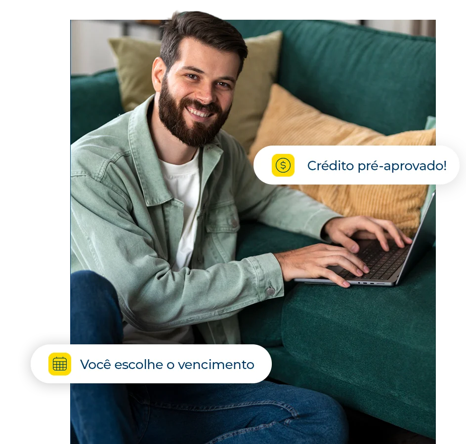 Pessoa utilizando o notebook de forma tranquila em um ambiente iluminado, simbolizando a contratação rápida do CDC BB, com pílulas indicando crédito pré-aprovado e escolha da data de vencimento.